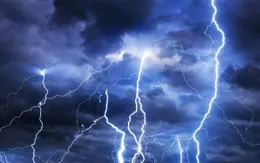 Quảng Ninh: Ba thanh niên bị sét đánh, một người tử vong