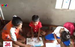 Cha mẹ vắng nhà, ba chị em ngày ngày tự chăm sóc nhau