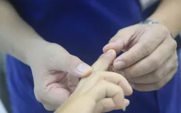 Người đàn ông mắc bệnh mèo cào hiếm gặp