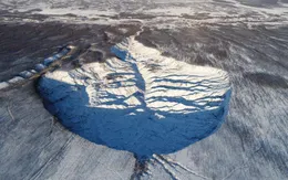 "Cổng vào thế giới ngầm" tại Siberia đang tiết lộ những bí mật 650.000 năm tuổi