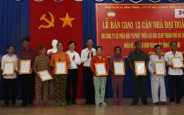 Trao 12 nhà đại đoàn kết cho hộ nghèo tại Hậu Giang