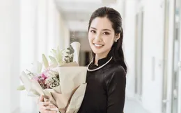 Hoa hậu Nông Thúy Hằng nhận bằng tốt nghiệp loại Giỏi