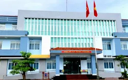 Chủ tịch xã không đến cơ quan, xin nghỉ việc qua đường bưu điện