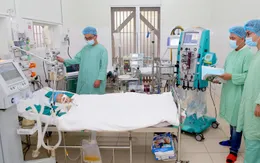 Cứu sống bé gái viêm cơ tim tối cấp có biến chứng sốc tim, rung thất