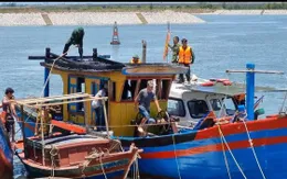 Kịp thời dập tắt đám cháy trên tàu đánh cá của ngư dân