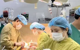 Cứu sống thanh niên ngừng tim, ngừng thở sau nhát dao chí mạng