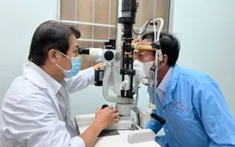 Vỡ nhãn cầu mắt phải do lưỡi cưa điện văng vào mắt