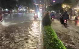 Cần Thơ ngập sâu vì mưa lớn kéo dài