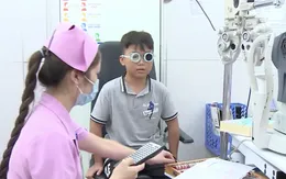 Cảnh báo tật khúc xạ gia tăng ở thanh thiếu niên