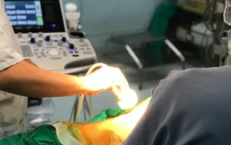 Đau bụng đi khám, bé trai tình cờ phát hiện mắc u Lympho
