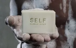 Khủng hoảng ở Anh: Đến cả xà phòng, sữa tắm cũng ế ẩm