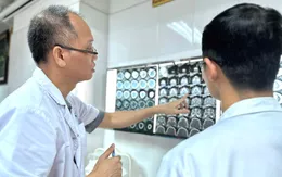 Bé trai 3 tuổi ở Hà Nội bị chó nhà người quen cắn đứt xương hàm