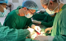 Nổ sạc dự phòng điện thoại, bé trai bị chấn thương nặng