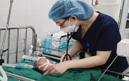 Bác sĩ thuyết phục gia đình cho mổ cứu bé sơ sinh bị xuất huyết não nguy kịch