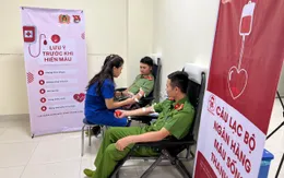 Nhân viên y tế và chiến sĩ công an hiến máu cứu bệnh nhân qua cơn nguy kịch