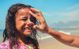 Kem chống nắng đắt và rẻ tiền có gì khác biệt?