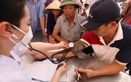 Khám bệnh, cấp phát thuốc cho gia đình chính sách, người có công tại Hải Phòng