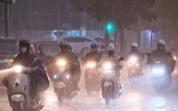 Mưa lớn ở Bắc Bộ, cảnh báo lốc, sét và gió giật mạnh