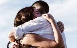 11 cách để hỗ trợ khi bạn bè gặp mất mát và đau buồn