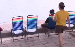 Vỉa hè, đường dạo quanh hồ bị chiếm dụng cả đêm lẫn ngày