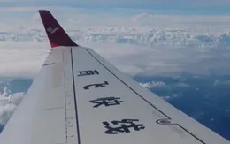 Trung Quốc trình diễn máy bay phản lực thế hệ mới ARJ21