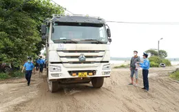 Tước giấy phép lái xe của gần 600 lái xe chở quá tải