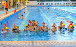 Lớp học bơi đặc biệt cho các bạn nhỏ khiếm thị