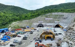 Hầm xuyên núi dài nhất cao tốc Bắc - Nam dự kiến thông tuyến vào cuối tháng 8