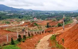 Tiếp tục sạt lở, sụt lún đất tại khu vực hồ Đông Thanh