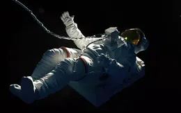 Con người có thể sống sót bao lâu trong vũ trụ mà không dùng bộ đồ phi hành gia?