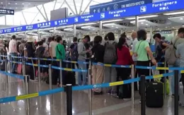 Trung Quốc ngừng xét nghiệm COVID-19 với du khách