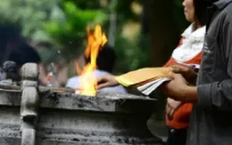 "Thủ phủ vàng mã" ế ẩm: Kinh tế khó khăn hay nhận thức người dân thay đổi?