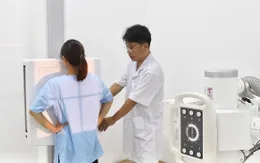 Đi khám sức khỏe định kỳ, phát hiện khối u ở phổi