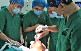 Cứu cô gái trẻ bị biến dạng khuôn mặt vì khối u khổng lồ