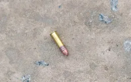 Bạc Liêu: Nhóm người dùng vật nghi là súng bắn, làm một cán bộ xã bị thương