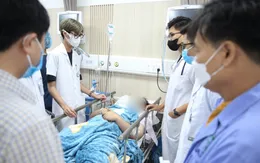 Huy động thầy thuốc giỏi, đảm bảo thuốc men điều trị nạn nhân vụ cháy chung cư mini