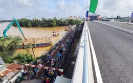 Người dân phấn khởi đón chào những cây cầu, con đường mới mở