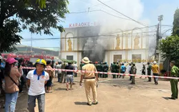 Cháy quán karaoke ở Đắk Lắk, cột khói cao hàng chục mét