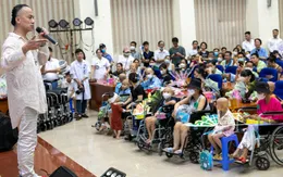 Trung thu sớm đầy niềm vui với trẻ em đang điều trị ung thư tại Bệnh viện