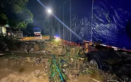 Mưa lớn chia cắt nhiều tuyến đường ở miền núi Quảng Bình