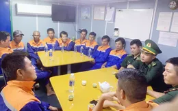 Cứu thành công 10 thuyền viên bị nạn trên biển