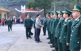 Chủ tịch nước chúc Tết cán bộ, chiến sĩ Đồn Biên phòng Cửa khẩu Thanh Thủy