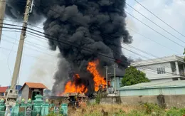 Bình Dương: Cháy lớn tại công ty nệm, nhiều tài sản bị lửa thiêu rụi