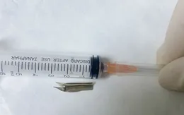 Trẻ nhập viện do vô tình nuốt phải đầu bút máy