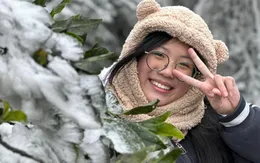 Du khách thích thú khi săn tuyết thành công