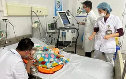 Bé 2 tháng tuổi phải thở máy do nhiễm virus RSV