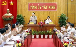 Chủ tịch Quốc hội Vương Đình Huệ làm việc với Ban Thường vụ Tỉnh ủy Tây Ninh