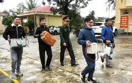 Quảng Bình: Tiếp nhận pháo nổ, thiết bị kích điện và mìn tự chế từ ngư dân