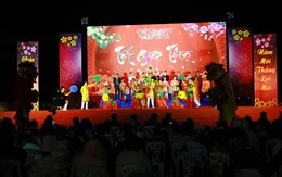 Người dân cả nước nô nức đón chào năm mới Giáp Thìn