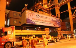 Xuất nhập hàng hóa sôi động tại cảng Chân Mây